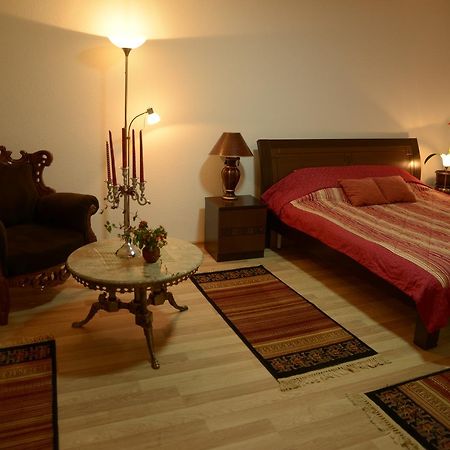 Hostel Tuba Pristina Exteriör bild