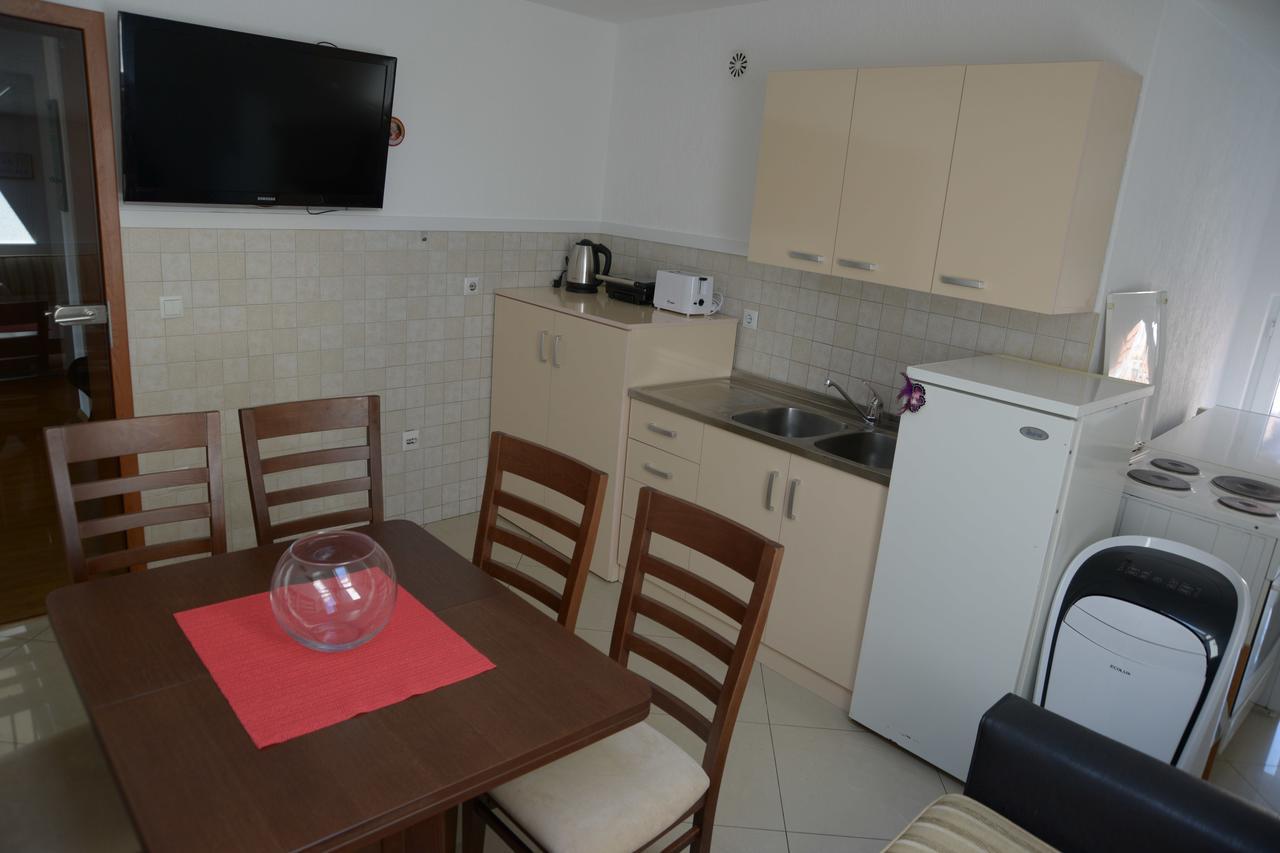 Hostel Tuba Pristina Exteriör bild