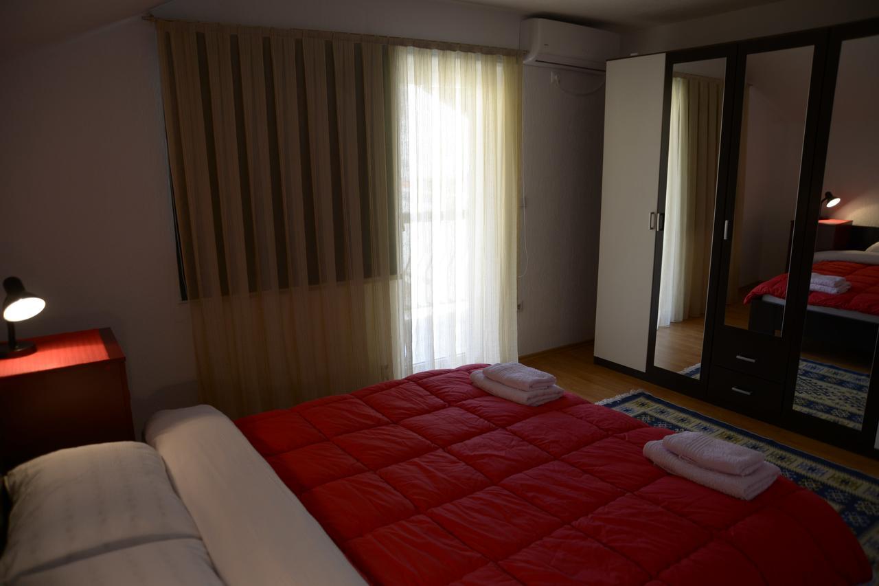 Hostel Tuba Pristina Exteriör bild