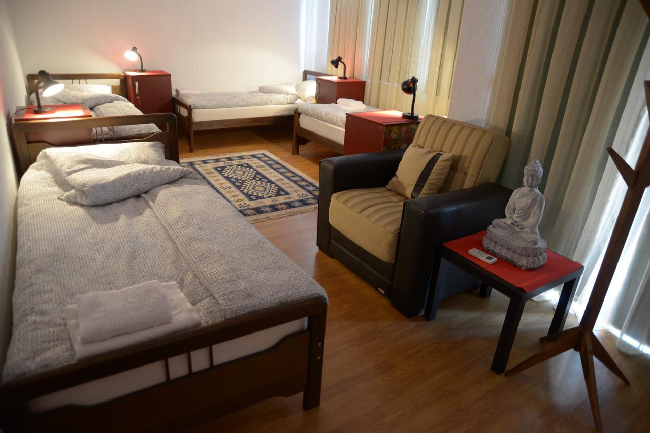 Hostel Tuba Pristina Exteriör bild