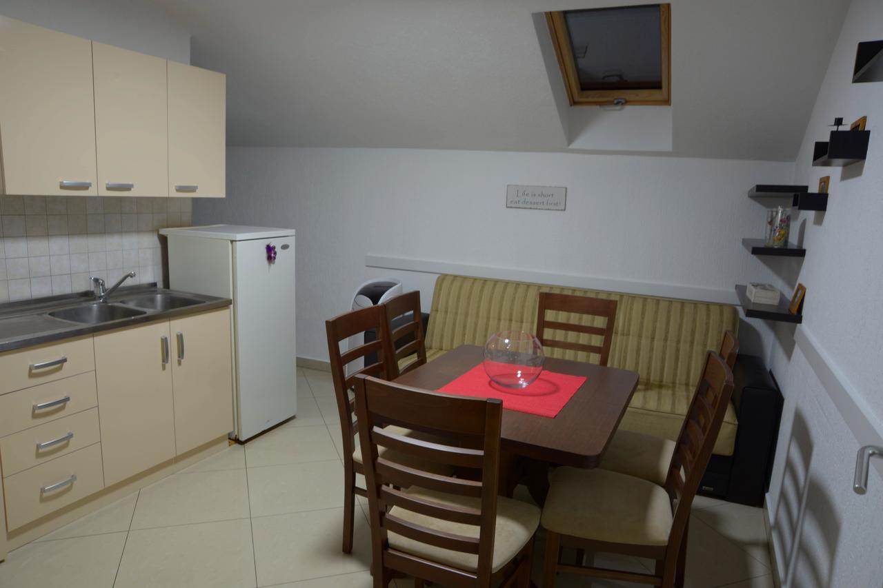 Hostel Tuba Pristina Exteriör bild