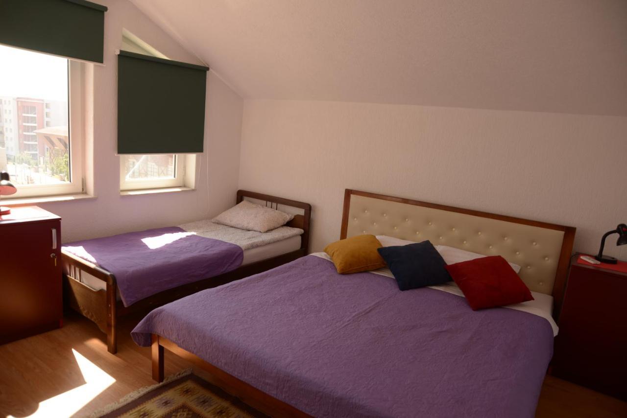 Hostel Tuba Pristina Exteriör bild