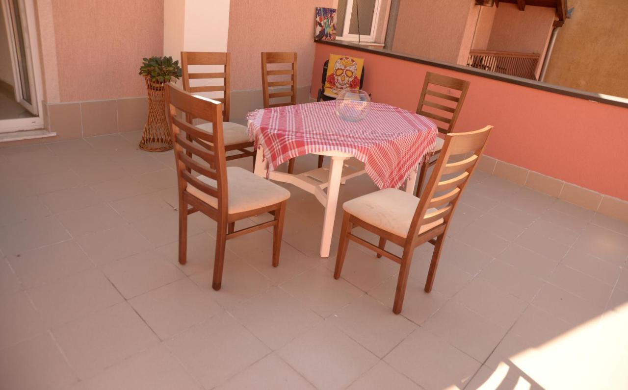 Hostel Tuba Pristina Exteriör bild