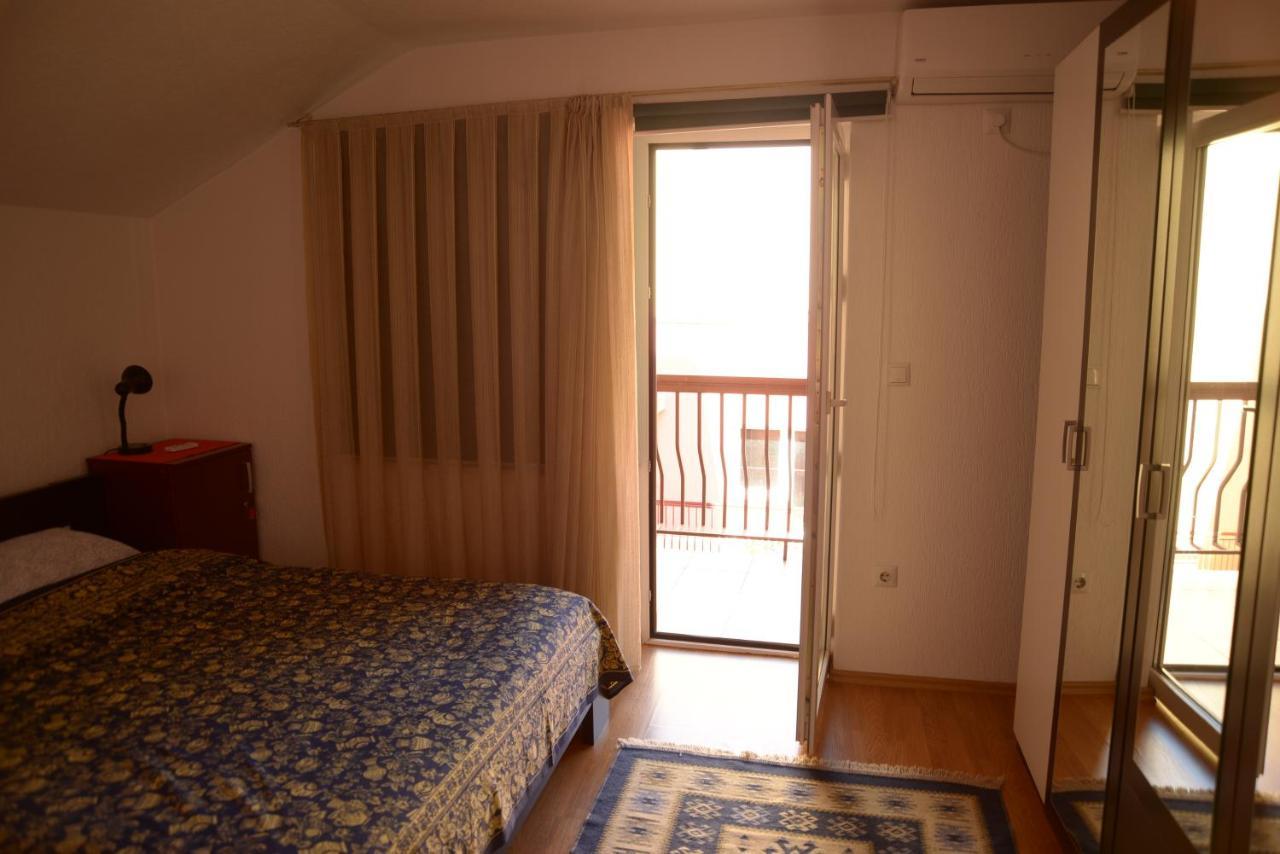 Hostel Tuba Pristina Exteriör bild
