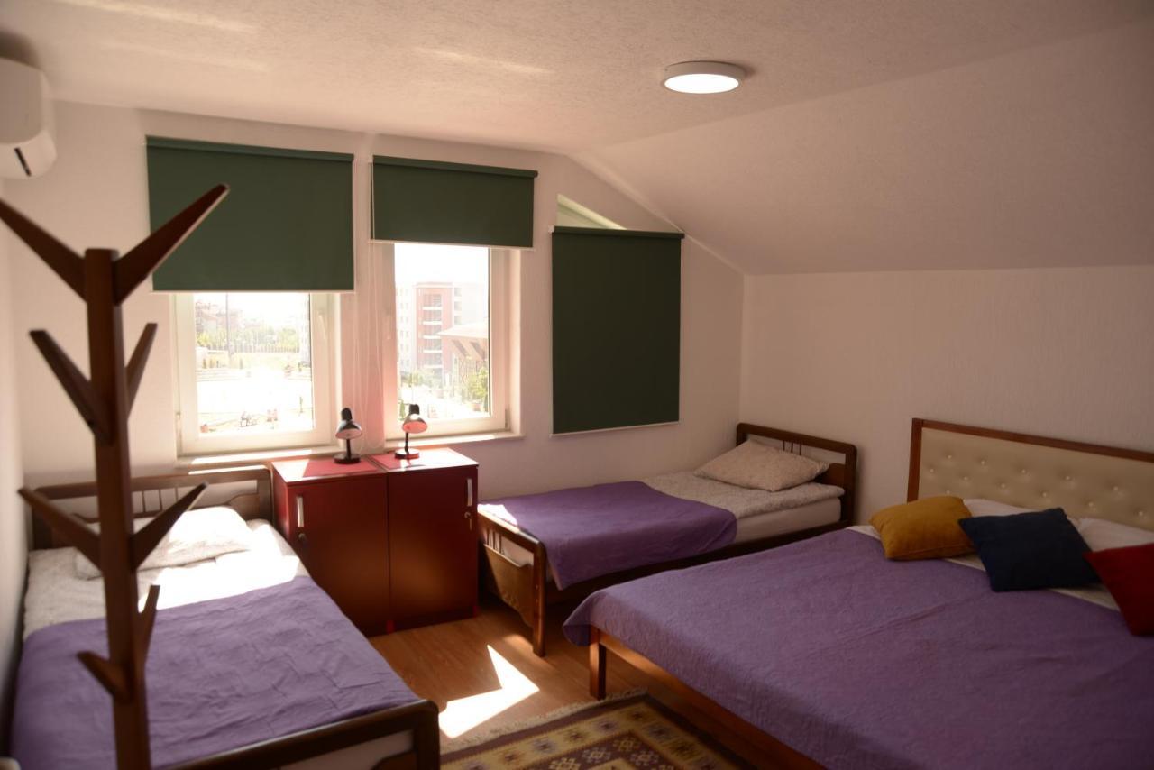 Hostel Tuba Pristina Exteriör bild