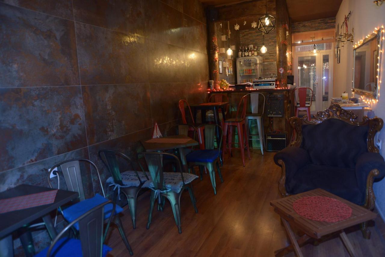 Hostel Tuba Pristina Exteriör bild