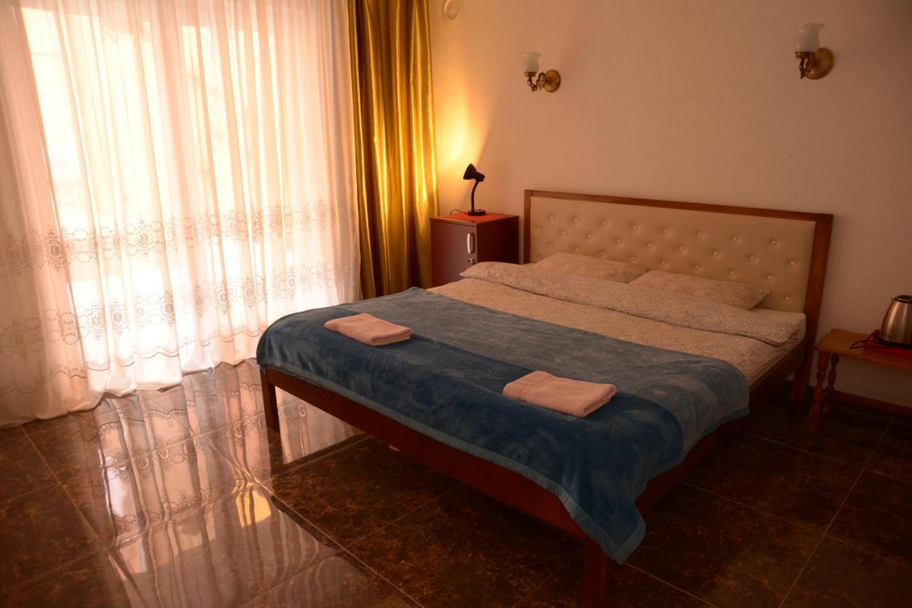 Hostel Tuba Pristina Exteriör bild
