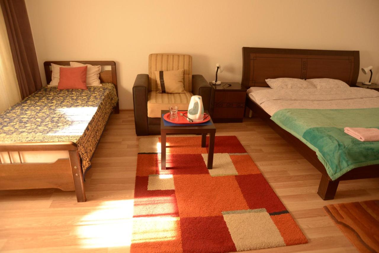 Hostel Tuba Pristina Exteriör bild