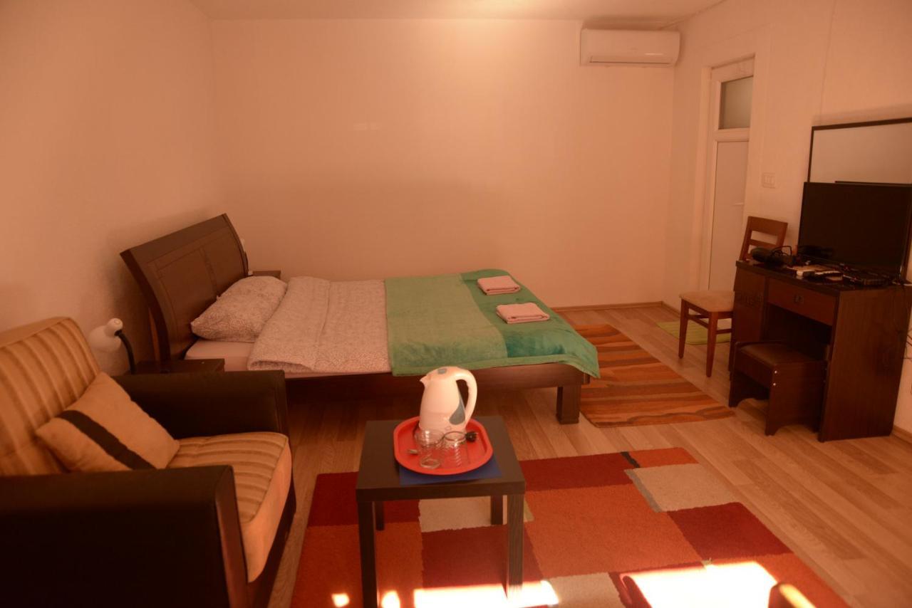 Hostel Tuba Pristina Exteriör bild