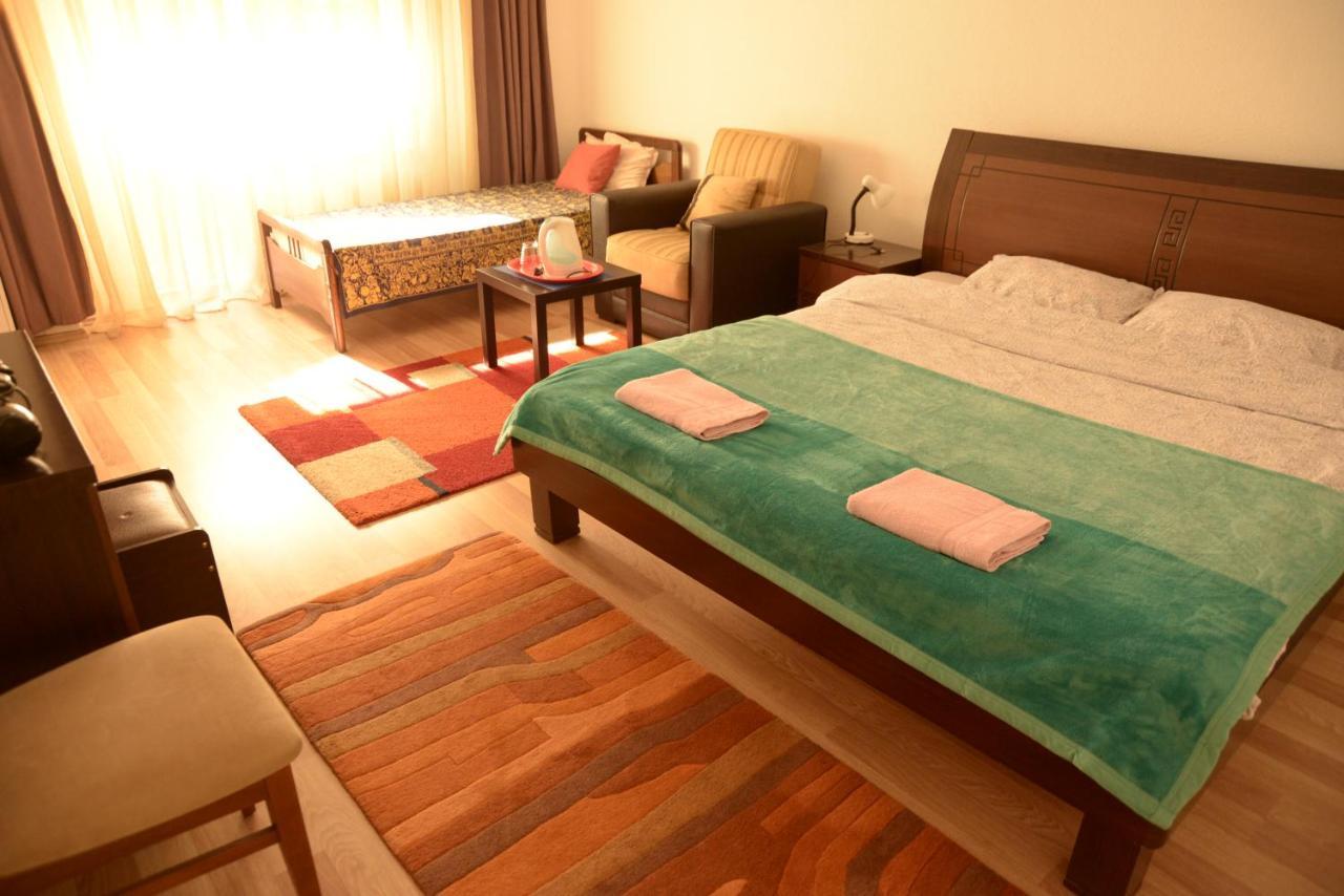 Hostel Tuba Pristina Exteriör bild